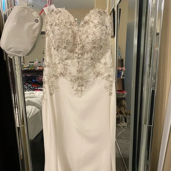 Maggie Sottero Wedding Dress - Picture 7 of 8